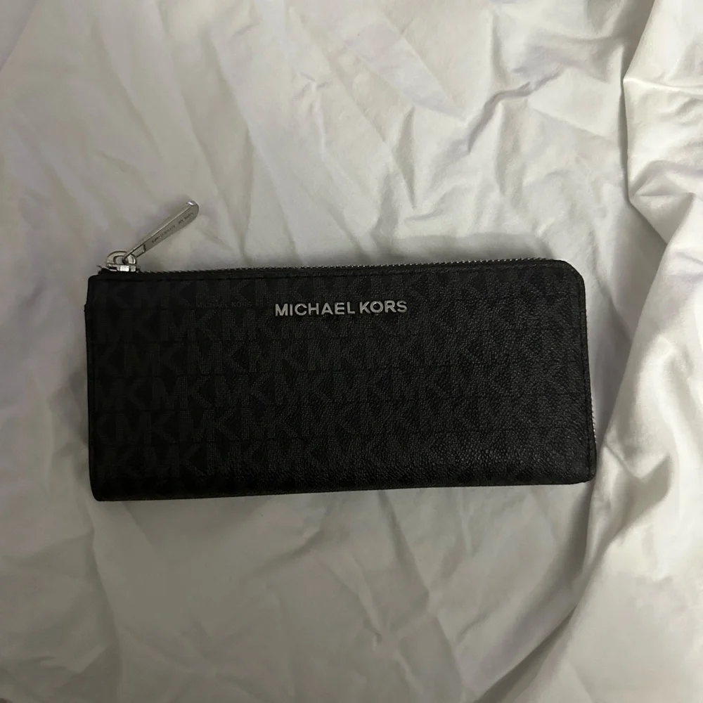 Michael Kors Black Jet Set Travel Zip-Around Wallet